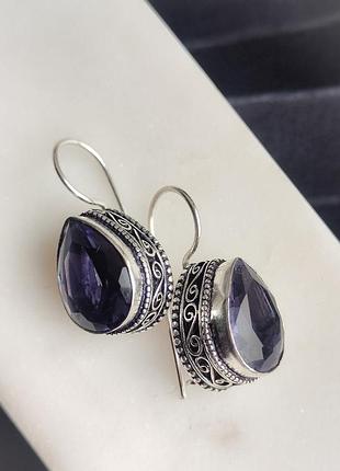 Сережки крапля з натурального аметисту. кульчики з аметистом. натуральний аметист в сріблі. індія.