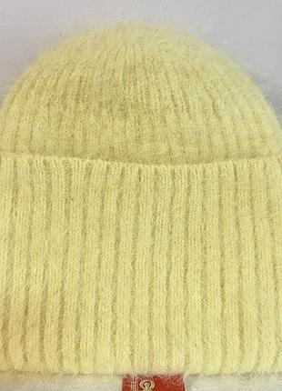 Вязаная жёлтая пушистая шапка с люрексом с отворотом из ангоры ярко жёлтый