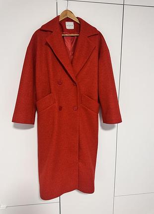 Червоне пальто vovk