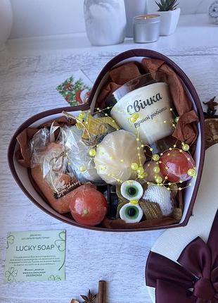 Подарунковий набір в коробці серце "