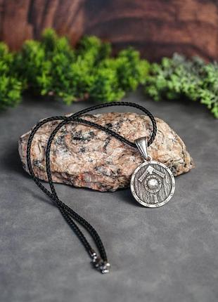 Кулон с руной тюр на щите с волками в скандинавском стиле ручного литья с плетеным шелковым шнурком 50 см