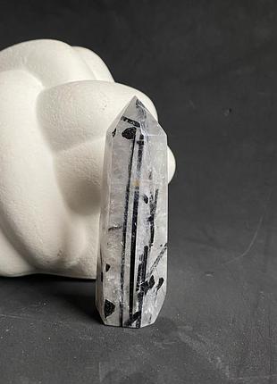 Турмаліновий кварц обеліск з натурального каменю олівець з турмалінового кварцу.