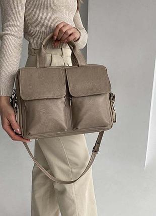 Большая черная сумка с карманами из натуральной лаковой кожи женская бежевий