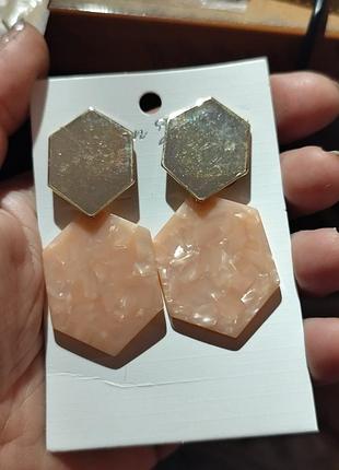 Длинные клипсы (без прокола) серьги сережки металл пластик бежевый