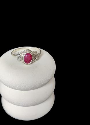 Рубін каблучка. кільце з індійським рубіном. перстень рубін овал . розмір 18,5. індія.