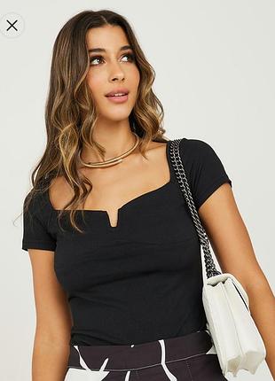 Футболка топ в рубчик с чашками