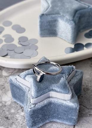 Серебряное кольцо родированое гвоздь в стиле известного бренда с фианитами, 925 проба 19.5