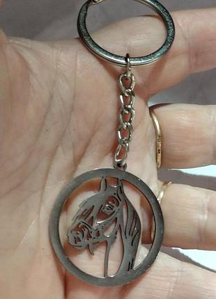 Круглый брелок металл морда лошадь конь серебристая как живая 5 см на 4.5 см