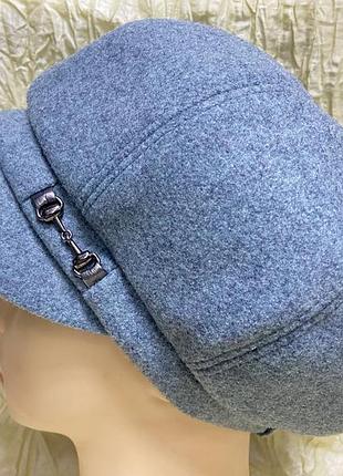 Жіноча об'ємна вовняна демісезонна кепка смарагдово-сірий