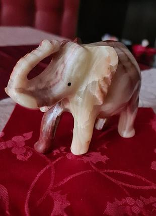 Декоративний слоник  з онікс.