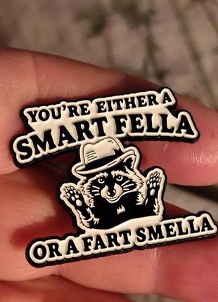 Брошь брошка значок пин металл эмаль енот в шляпе