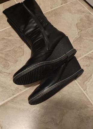 Зимние ботинки на танкетке в очень красивом состоянии!