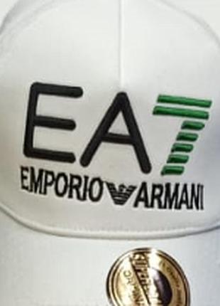 Біла чоловіча кепка