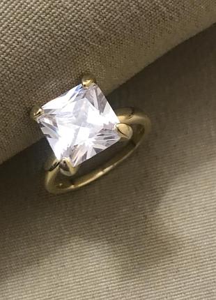 Розкішна каблучка в позолоті з  гранованим кришталем