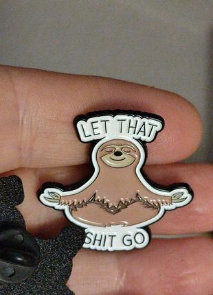 Брошь брошка значок пин ленивец йога медитация поза лотос