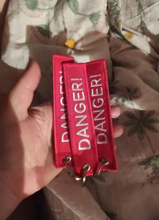 Вышивка!брелок на ключи ремувка красная бирка опасно danger прямоугольная двухсторонняя
