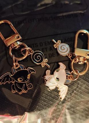 Набор 2шт брелок черный дракон беззубик и белый фурия приручить дракона на карабине