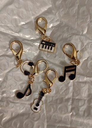 Набор 5 шт брелок черный музыка музыкант пианино гитара ноты металл чёрная нота