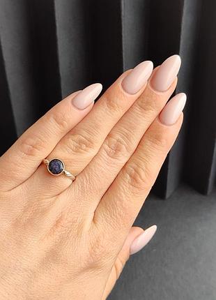 Кільце сапфір. перстень з сапфіру коло. каблучка мініатюрна з індійського сапфіру. розмір 16,3. індія.
