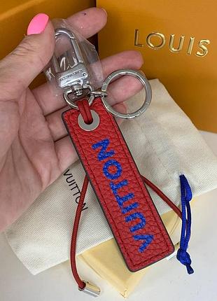 Брелок луи виттон louis vuitton красный кожаный с синий надписью