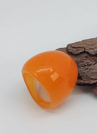 Кольцо из желтого (медового) акрила (19,0 размер) арт. 06369