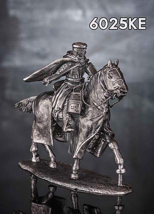 Сувенир фигурка статуэтка олово пр-во украина рыцарь конный плащ развивается госпитальер меч щит