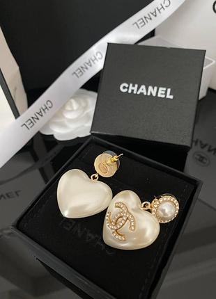 Шанель серьги крупные сердца / брендовые серьги с крупным жемчужным сердцем