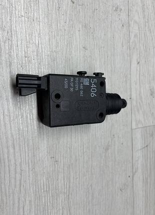 Моторчик, привод центрального замка багажника opel astra g, опель астра ж. 90460062.