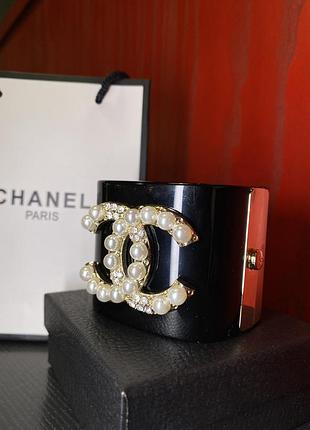 Сережки-сумочки с логотипом с браслетом в черном цвете с жемчугом