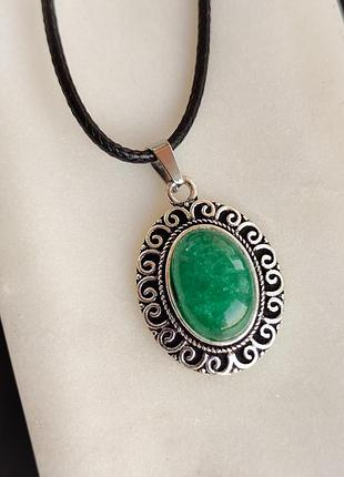 Підвіс овал індійський смарагд. кулон з індійського смарагду. підвісок смарагд овал. індія