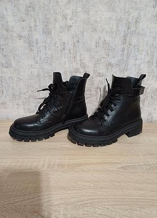 Ботинки демисезонные 39р. кроссовки сапожки ботинки