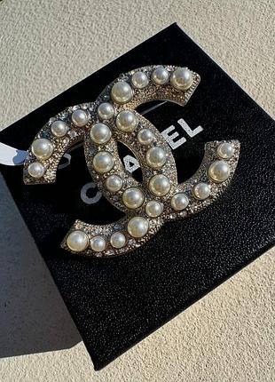 Шанель брошь с крупным жемчугом / позолота 18к / можно комплектом с сережками-гвоздиками