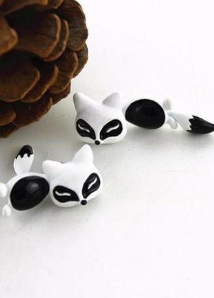 Дитячі сережки "лисички" білий + чорний - довжина сережки 3,5 см, сплав