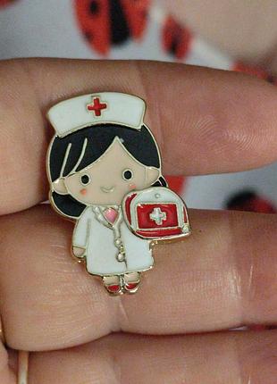 Медицинская брошь брошка медицина доктор медик врач медсестра скорая помощь металл