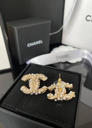 Шанель серьги гвоздики с мелким жемчугом / брендовые серьги позолота, люкс качество, жемчуг