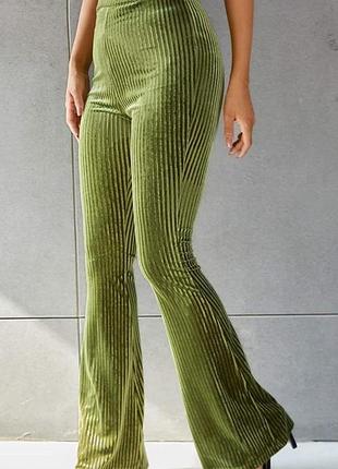 Стильні,  оксамитові жіночі брюки-кльош із завищеною талією