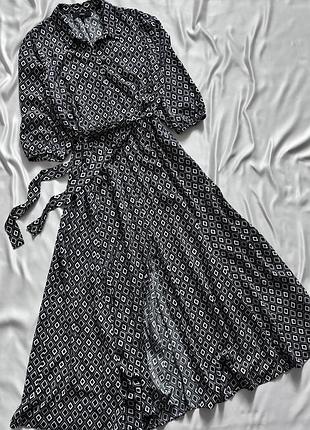 Довга сукня на ґудзиках