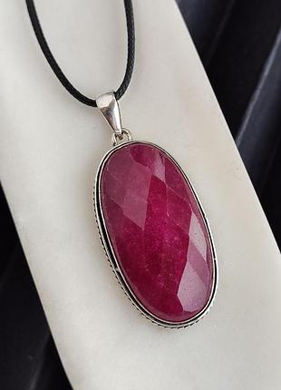 Підвісок індійський рубін овал. кулон з рубіну. підвіс рубін. індія.