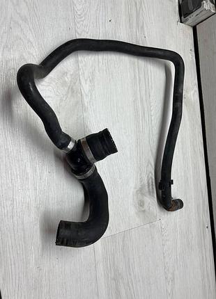 Патрубок радіатора випускний gm 13118272 z16xep z16xe1 z16xer a16xer z18xer a18xer opel astra-h zafira-b