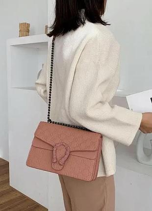 Женская модная мини сумка-клатч черная на цепочке темно розовый