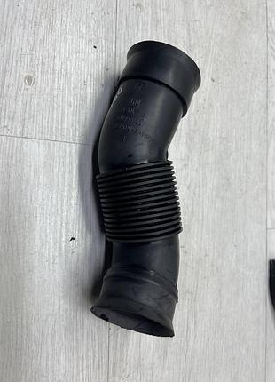 Трубка впускна повітря opel combo c meriva a 13104166