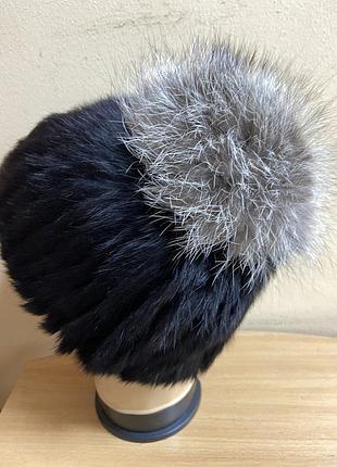 Двухцветная меховая шапка из кролика на вязанной основе чёрный кролик с ченобуркой