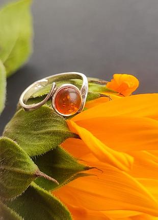 Бурштин кільце коло. натуральний бурштин в сріблі. каблучка з натурального бурштину. розмір 17,5. індія.