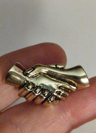 Брошь брошка значок пин руки рукопожатие металл
