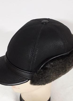 Мужская немка - ушанка из натуральной овчины с козырьком чёрный с т. серым мехом 55-56