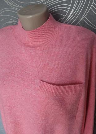 Теплый мягкий нежнорозовый свитер с карманом