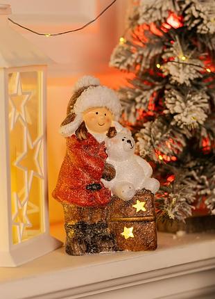Новогодняя декоративная фигурка с подсветкой 12×6×20 см новогодний декор девочка с подарком по фарфора cr-5-17