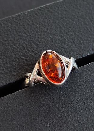 Бурштин кільце овал. натуральний бурштин в сріблі. каблучка з натурального бурштину. розмір 17,5. індія.