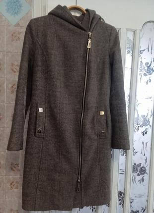Пальто шерстяное с капюшоном