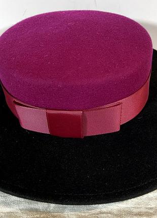 Шляпа из фетра канотье с прямыми полями 7 см чёрная/фуксия 57-58